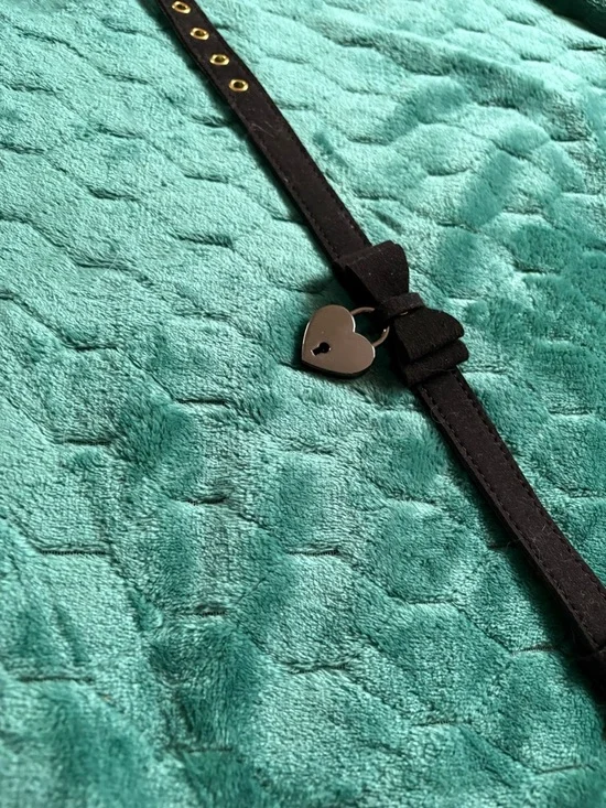 Black Leather Heart Lock Choker Necklace Sexy Adjustable - Picture 4 of 8